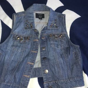 Denim studded vest⚡️⚡️